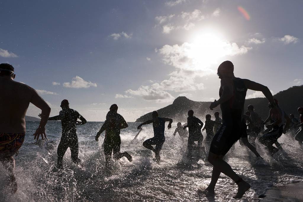 Triathlon-2011-the-ocean-swim-begins-credit-Andrea-Francolini.jpg